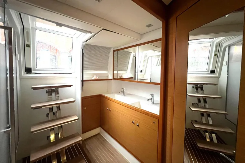  Yacht Photos Pics 29 Master Cabin