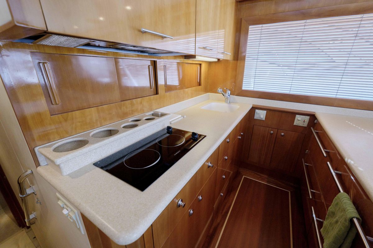 2002 Hatteras 50 