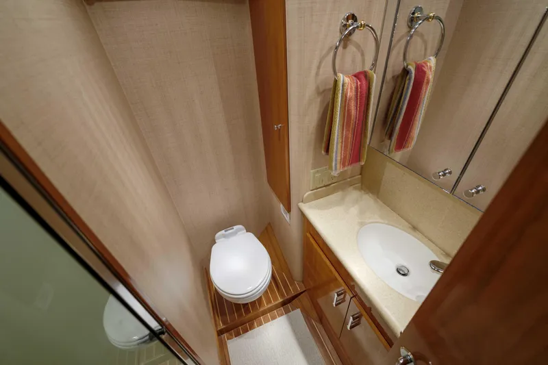 Tide Up II Yacht Photos Pics Hatteras 50 Tide Up II - VIP Head