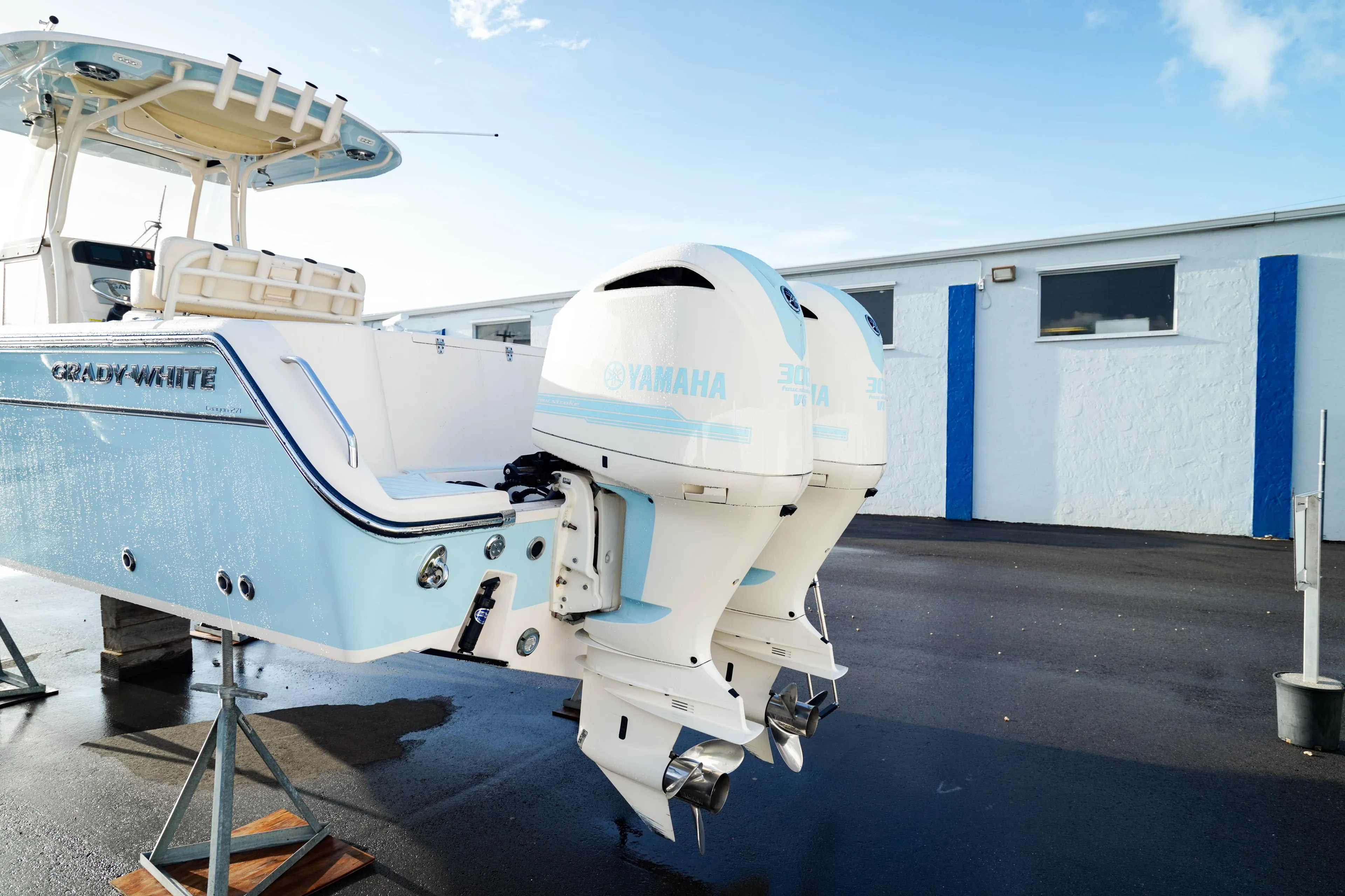  Yacht Photos Pics 2021 Grady-White Canyon 271 boat with twin Yamaha outboard engines.