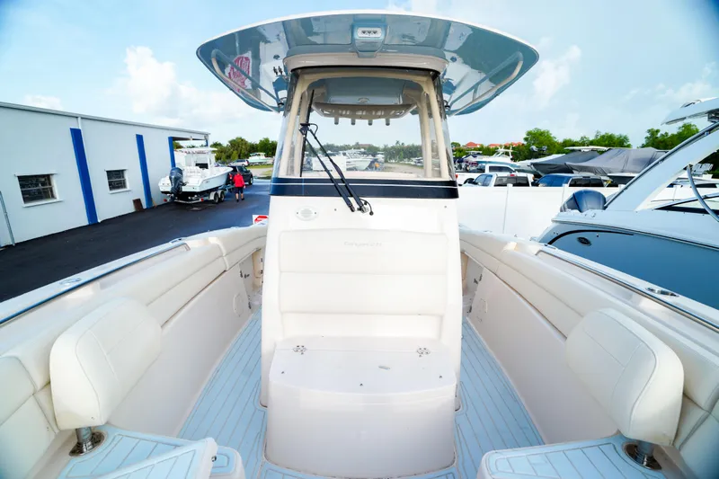  Yacht Photos Pics 2021 Grady-White Canyon 271 boat interior with seating and helm station.