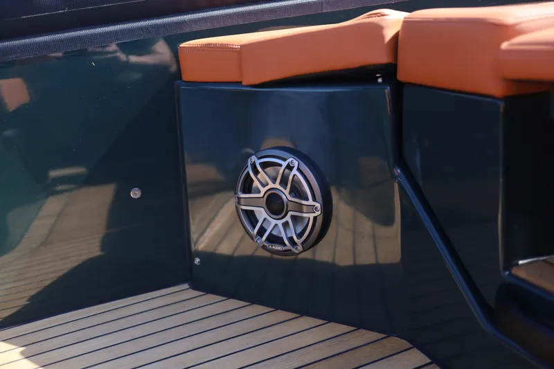 New 2025 Skipper 38 Twin 400 V10 Yacht Photos Pics 2025 Skipper-BSK 38 boat interior with speaker and cushioned seating.