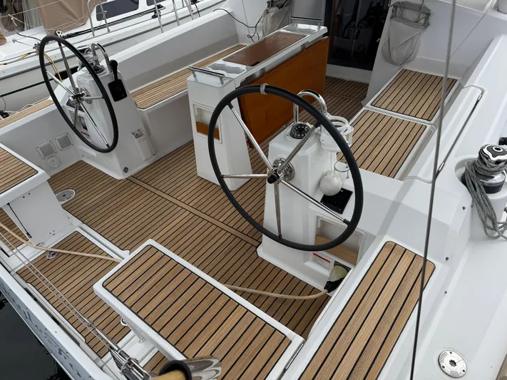 Gayle Force Yacht Photos Pics 