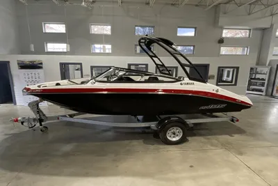 Yamaha Boats AR195