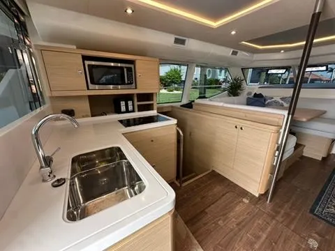 Self Maid Yacht Photos Pics 