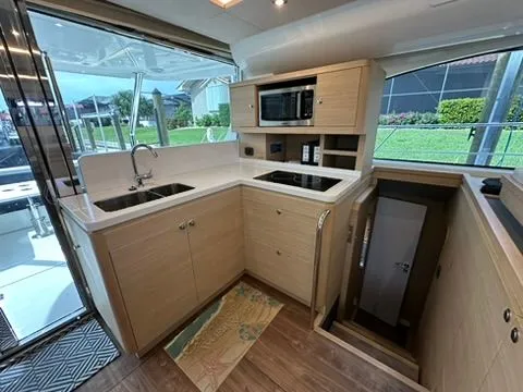 Self Maid Yacht Photos Pics 