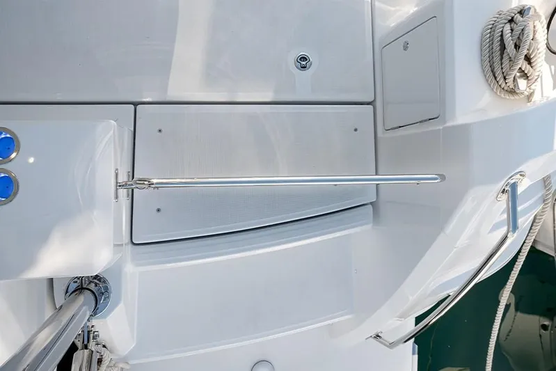  Yacht Photos Pics 2023-Aquila-44-Yacht-MarineMax