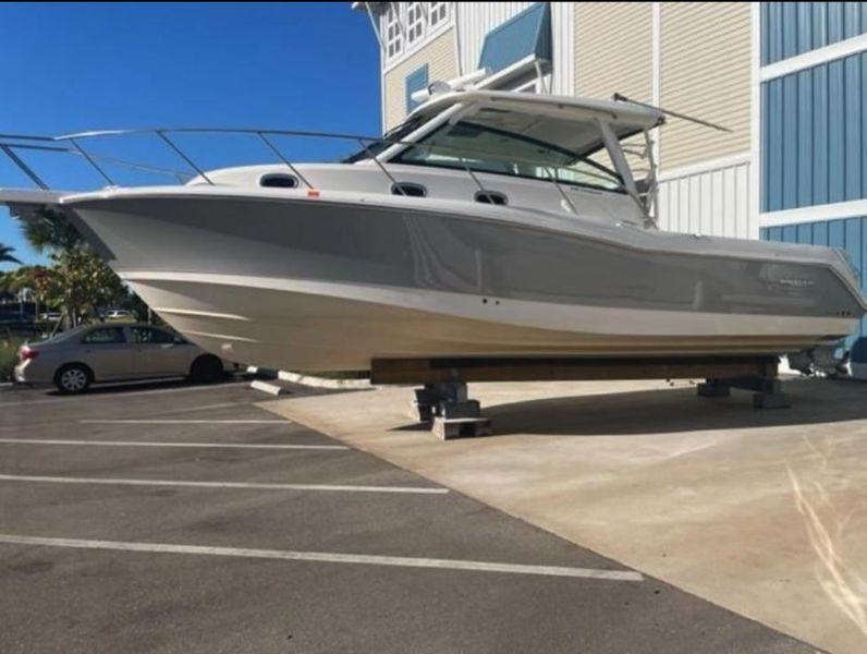 2017 Boston Whaler 345 Conquest