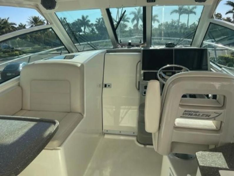 2017 Boston Whaler 345 Conquest