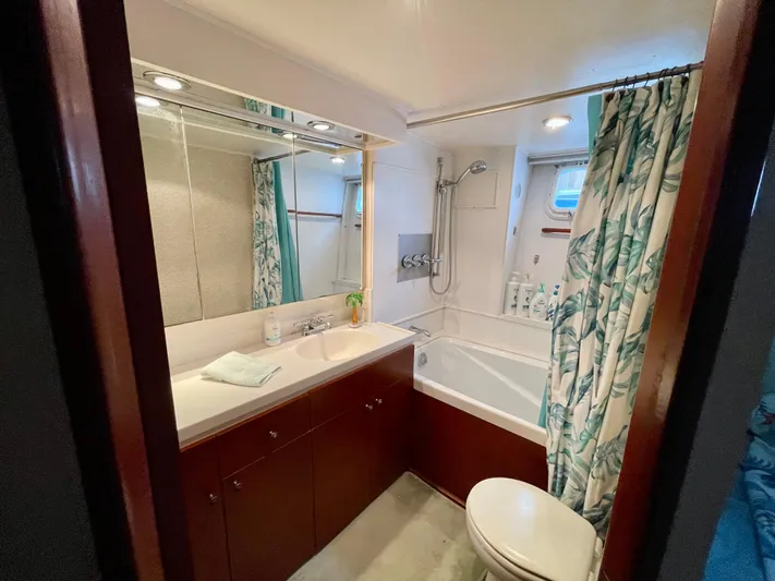 Breakaway Yacht Photos Pics 