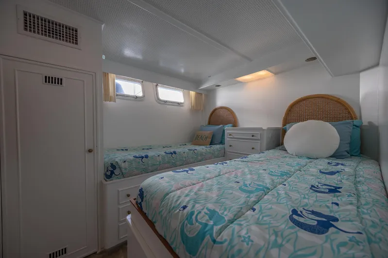 Breakaway Yacht Photos Pics 