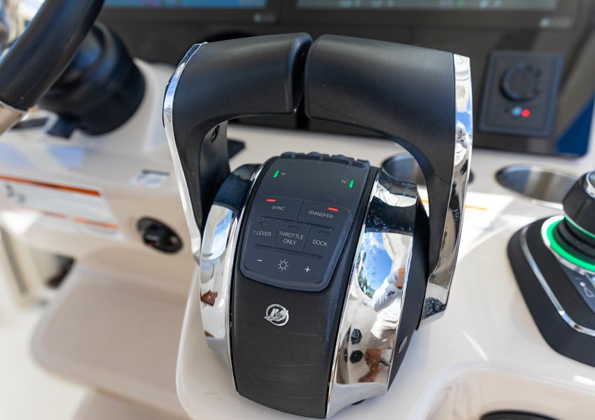 2020 Boston Whaler 350 Realm