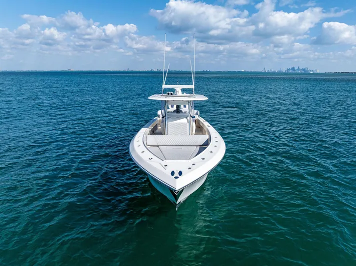 Vantage Yacht Photos Pics 2015 Bahama Center Console boat on open water under a blue sky.