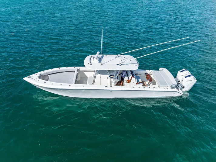 Vantage Yacht Photos Pics 2015 Bahama Center Console boat on clear blue water, aerial view.