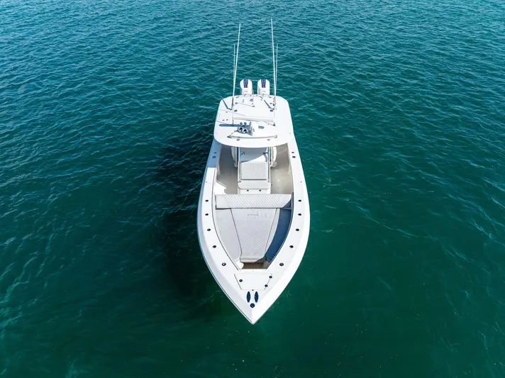 Vantage Yacht Photos Pics 2015 Bahama Center Console boat on clear blue water, aerial view.
