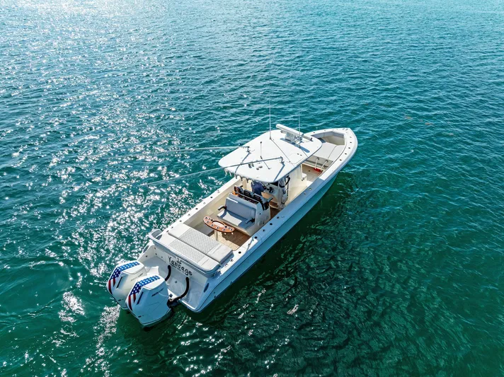 Vantage Yacht Photos Pics 2015 Bahama Center Console boat on clear blue water, aerial view.
