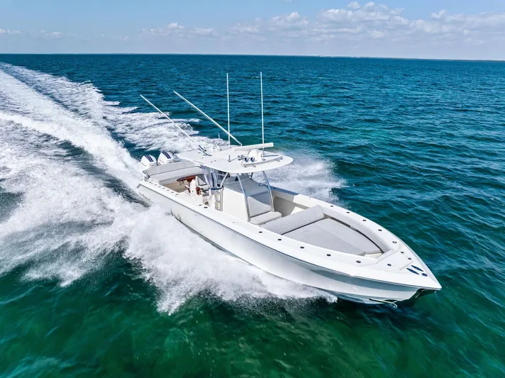 Vantage Yacht Photos Pics 2015 Bahama Center Console boat cruising on open ocean waters.
