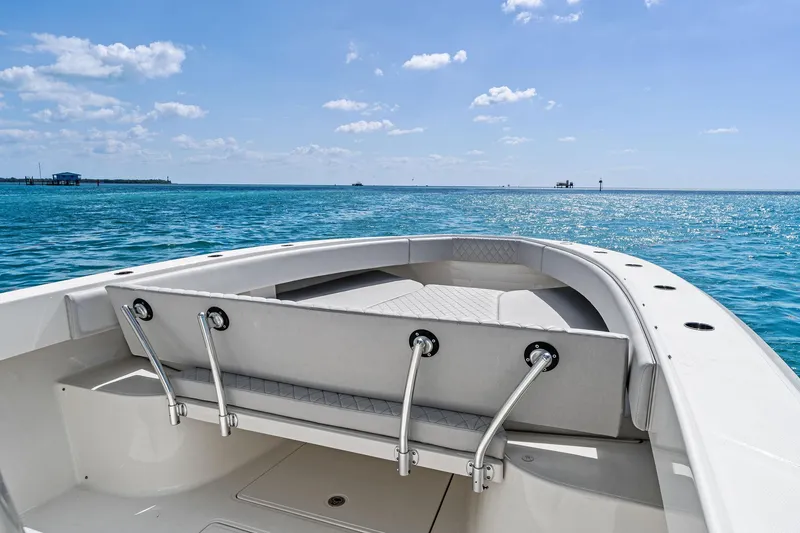 Vantage Yacht Photos Pics 2015 Bahama Center Console boat on clear blue ocean under sunny sky.