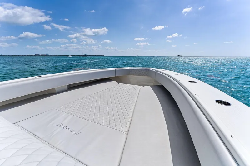 Vantage Yacht Photos Pics 2015 Bahama Center Console boat on open sea under clear blue sky.