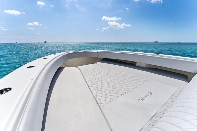 Vantage Yacht Photos Pics 2015 Bahama Center Console boat on open sea under clear blue sky.