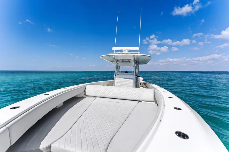 Vantage Yacht Photos Pics 2015 Bahama Center Console boat cruising on clear blue ocean waters.