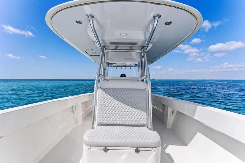 Vantage Yacht Photos Pics 2015 Bahama Center Console boat on clear blue ocean under sunny sky.