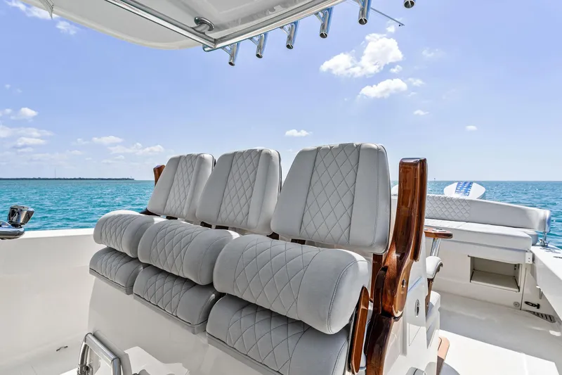 Vantage Yacht Photos Pics Luxurious seating on a 2015 Bahama Center Console boat with ocean view.