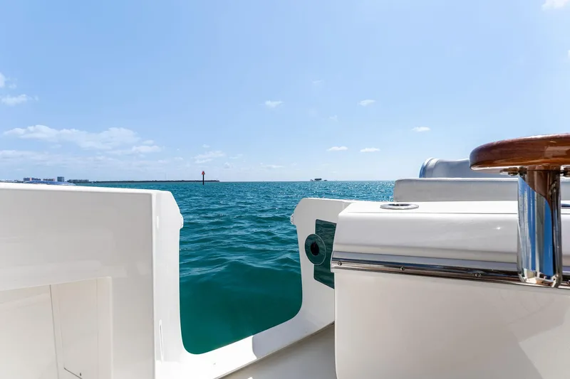Vantage Yacht Photos Pics 2015 Bahama Center Console boat on open sea with clear blue sky.