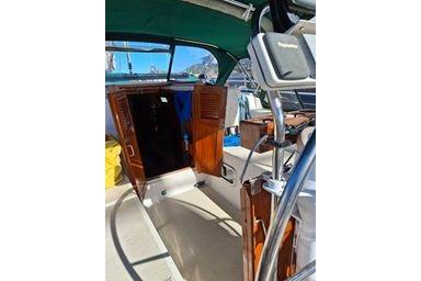 1999 Caliber 40LRC yacht cockpit with wooden doors and steering wheel.