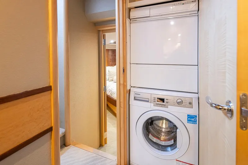 Sea Spur Yacht Photos Pics Washer and Dryer