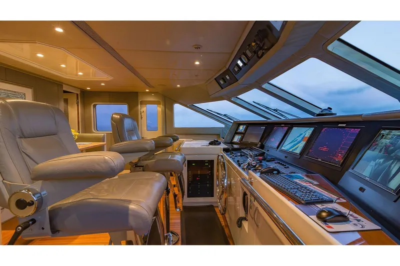 I Love This Boat Yacht Photos Pics Luxurious 2002 Christensen Tri Deck yacht bridge with modern navigation equipment and plush seating.