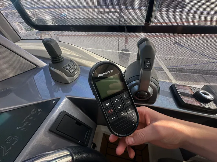  Yacht Photos Pics Control console of Galeon 425 HST yacht, 2020 model.