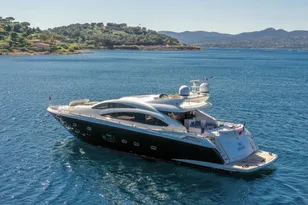 2011 Sunseeker Predator 84