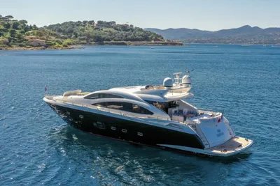 2011 Sunseeker Predator 84