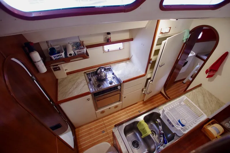 Kiskatinaw Yacht Photos Pics 