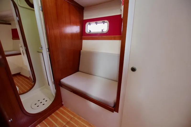 Kiskatinaw Yacht Photos Pics 