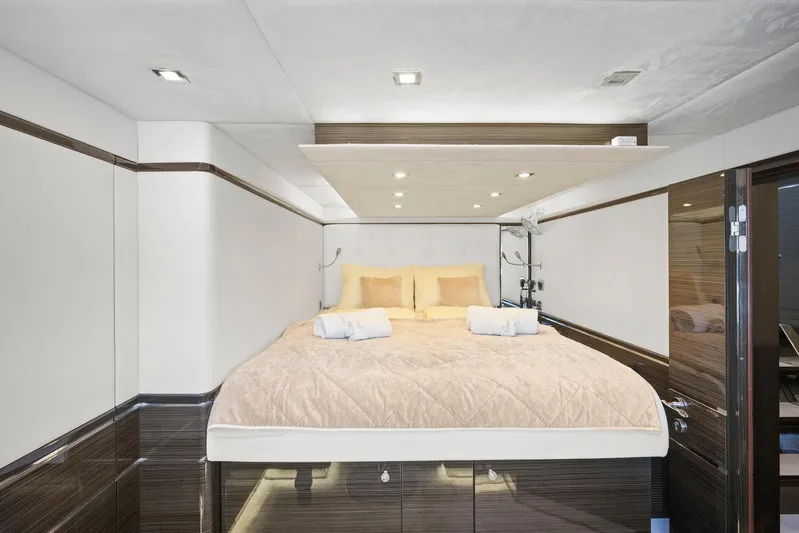 Clouds Yacht Photos Pics Sunreef Power 70 "Clouds" Verkauf und Charter