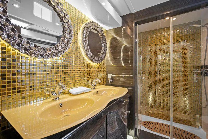 Clouds Yacht Photos Pics Sunreef Power 70 "Clouds" Verkauf und Charter