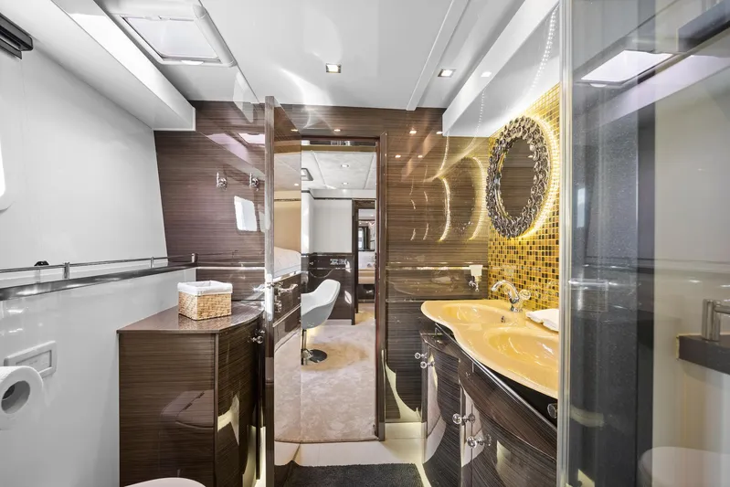 Clouds Yacht Photos Pics Sunreef Power 70 "Clouds" Verkauf und Charter