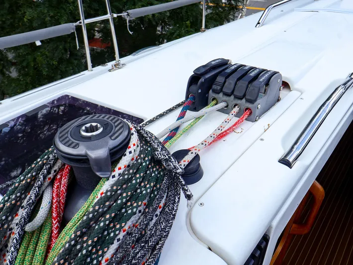 **4806tw Yacht Photos Pics Deck of 2017 Dehler 42c sailboat with colorful ropes and winch system.