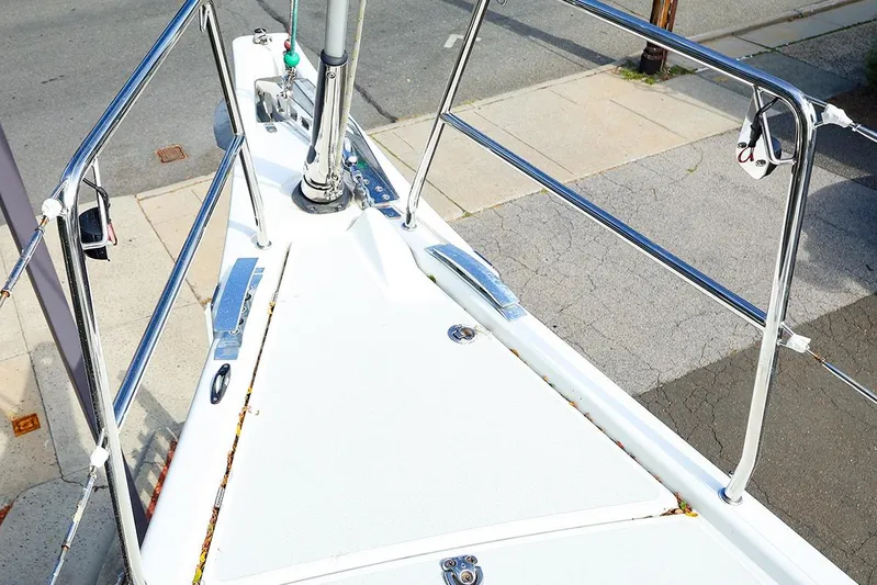 **4806tw Yacht Photos Pics 2017 Dehler 42c yacht bow with stainless steel railings and deck fittings.