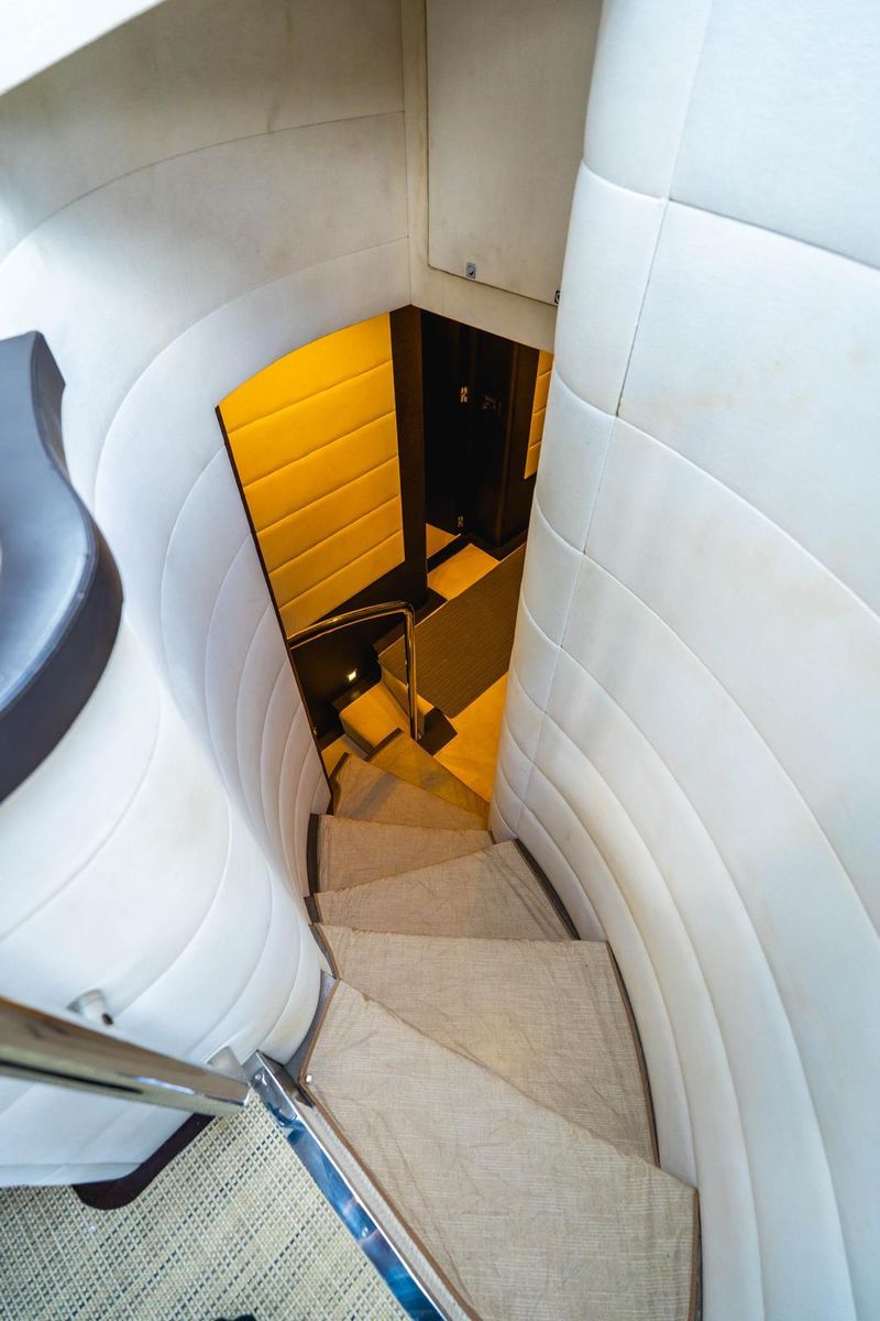2010 Azimut 86 
