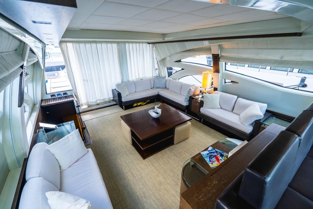 2010 Azimut 86 