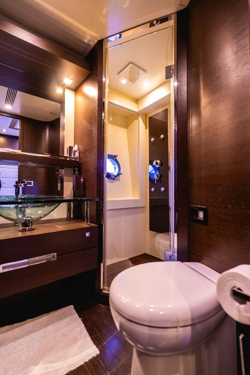2010 Azimut 86 