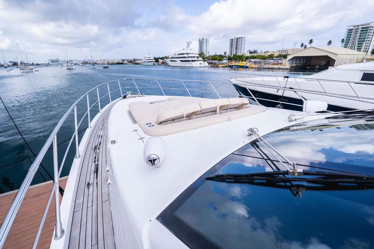 2010 Azimut 86 