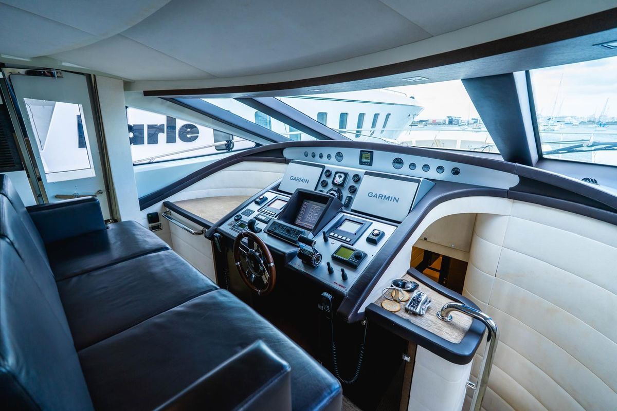 2010 Azimut 86 