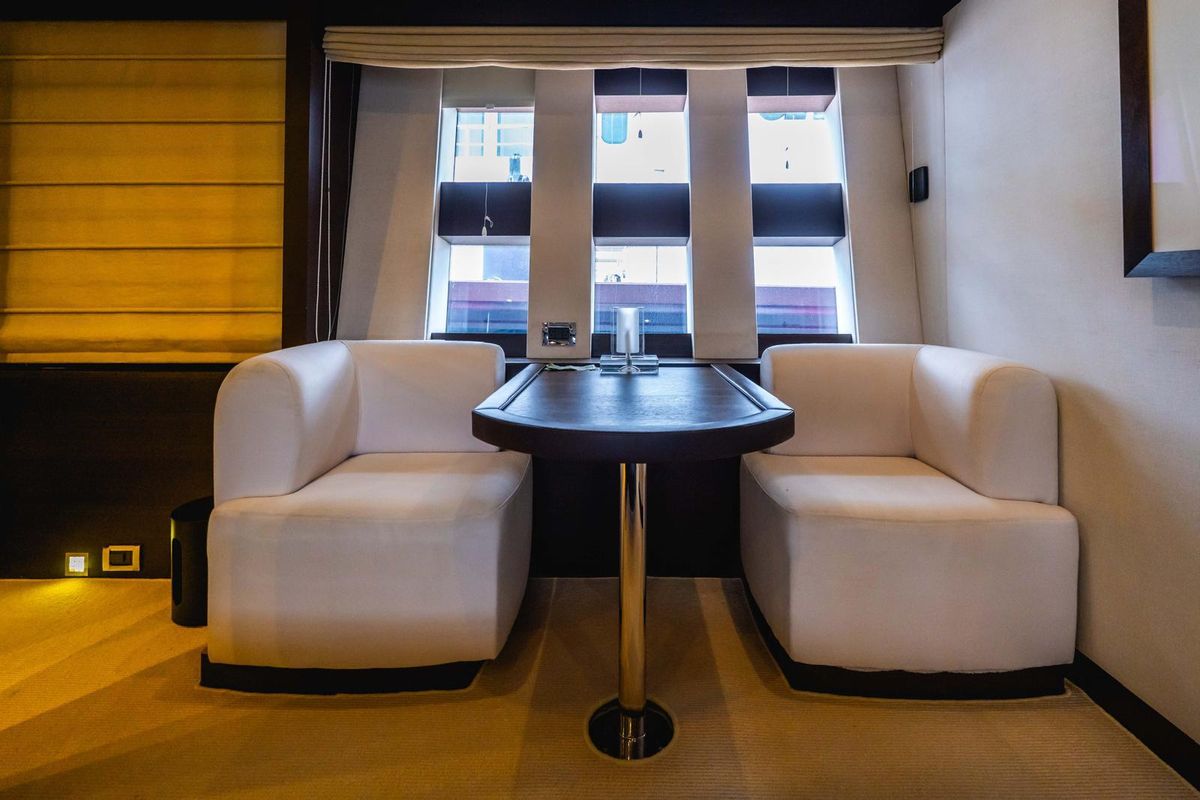 2010 Azimut 86 