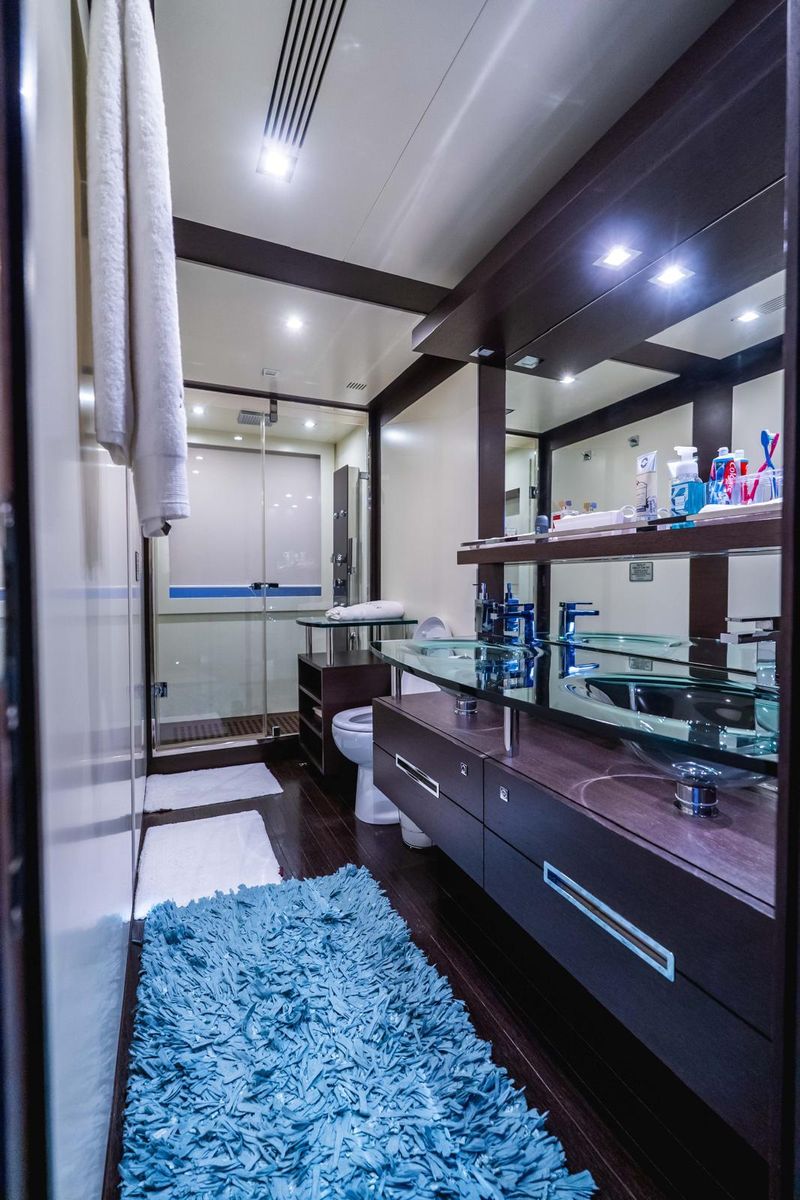 2010 Azimut 86 