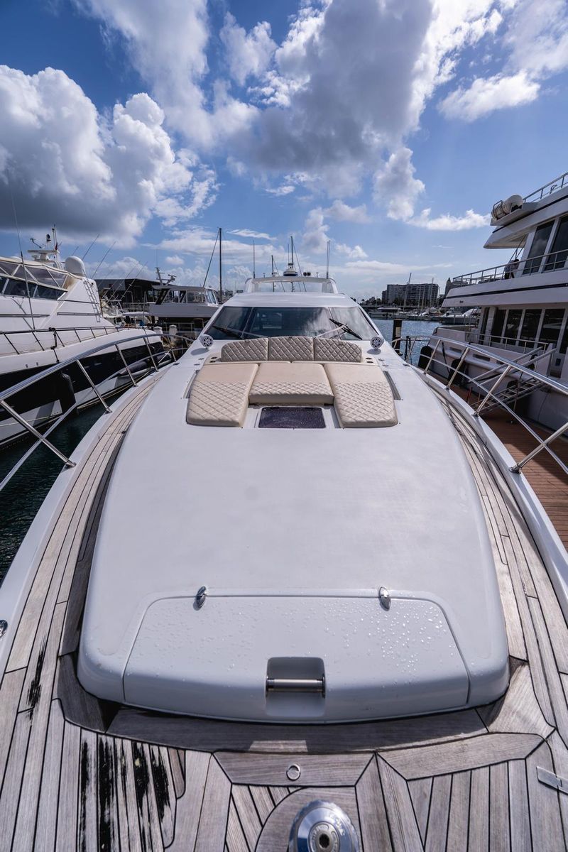 2010 Azimut 86 
