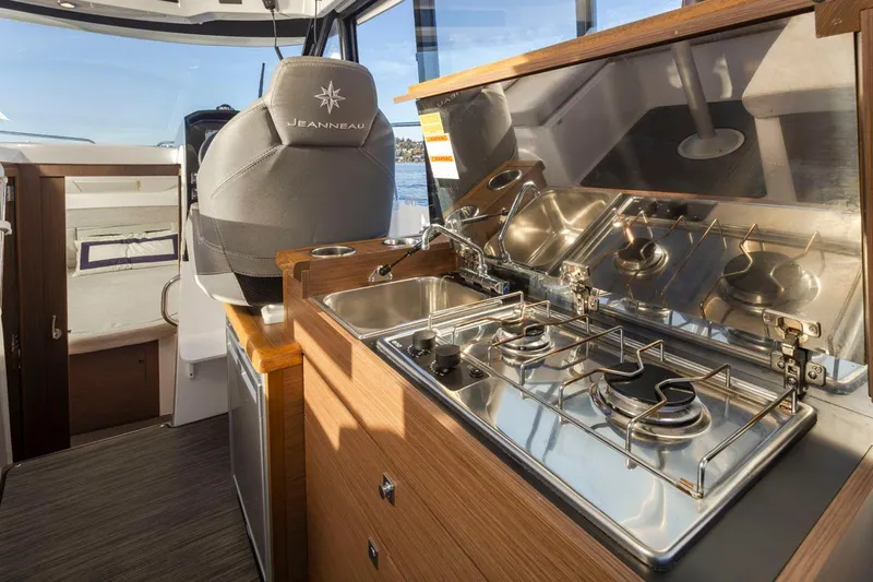 Jeanneau Weekender Offshore Yacht Photos Pics 